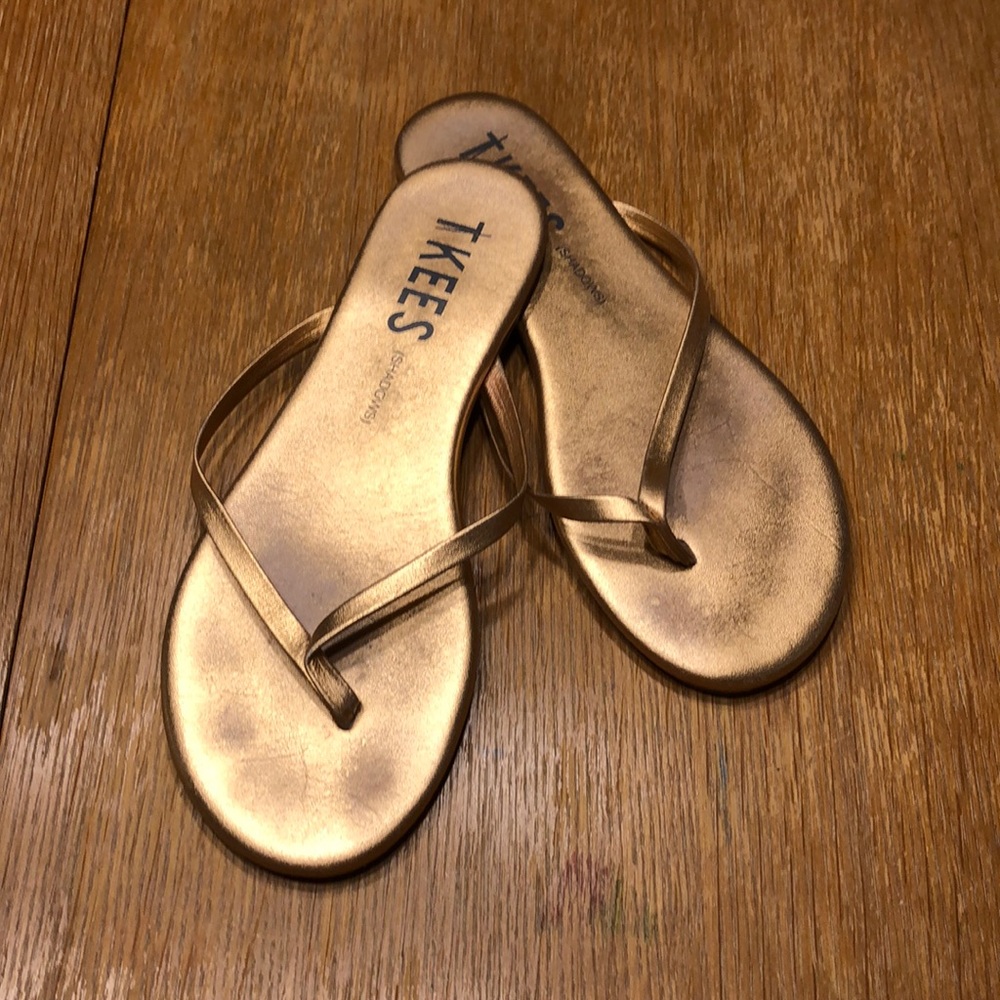 TKEES metallic rose gold flip flop